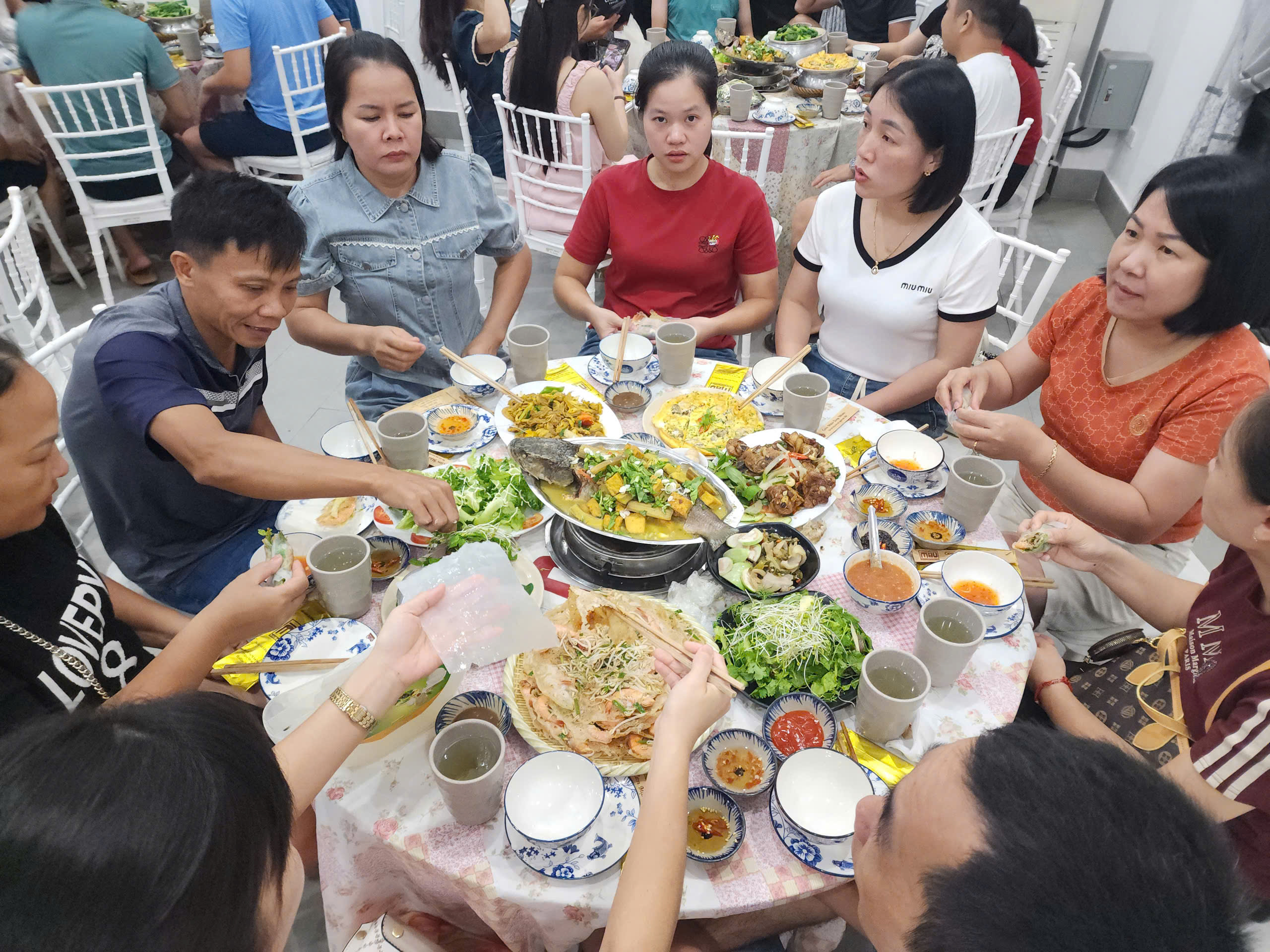 Không gian nhà hàng